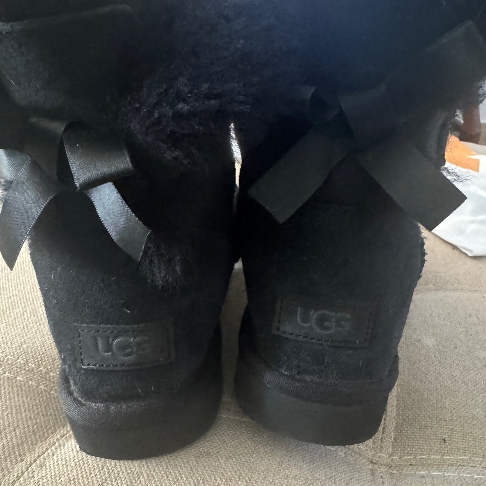 Black cute Uggs only used a few times